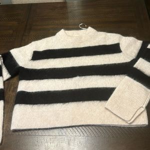 Women’s H&M sweater